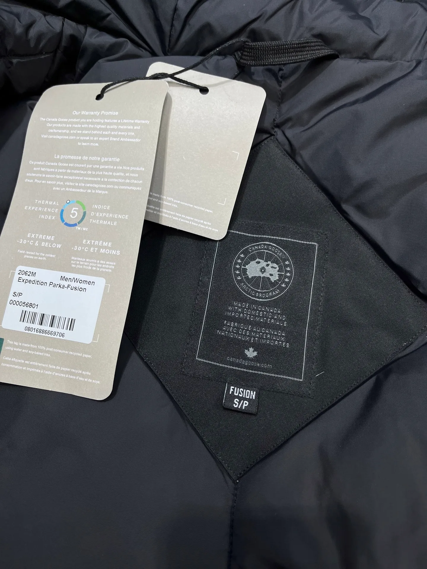 P840 𝘾𝘼𝙉𝘼𝘿𝘼 𝙂𝙊𝙊𝙎𝙀Big Goose 13# The design of Big Goose 13 is simple and elegant, a little longer than the 08 model, more suitable for men and suitable for business people. This down jacket is popular for its simple design, which is not only practical but also has a certain sense of fashion. In terms of applicability, the Daye 13 model provides good thermal insulation performance. Its thermal insulation coefficient is level 5, which can provide enough warmth and is suitable for wearing in cold environments. In addition, the Daye 13 model also has a high cost performance. Compared with other models, it provides a better balance between price and performance, making it more competitive in the market.  size：xs-xxl
